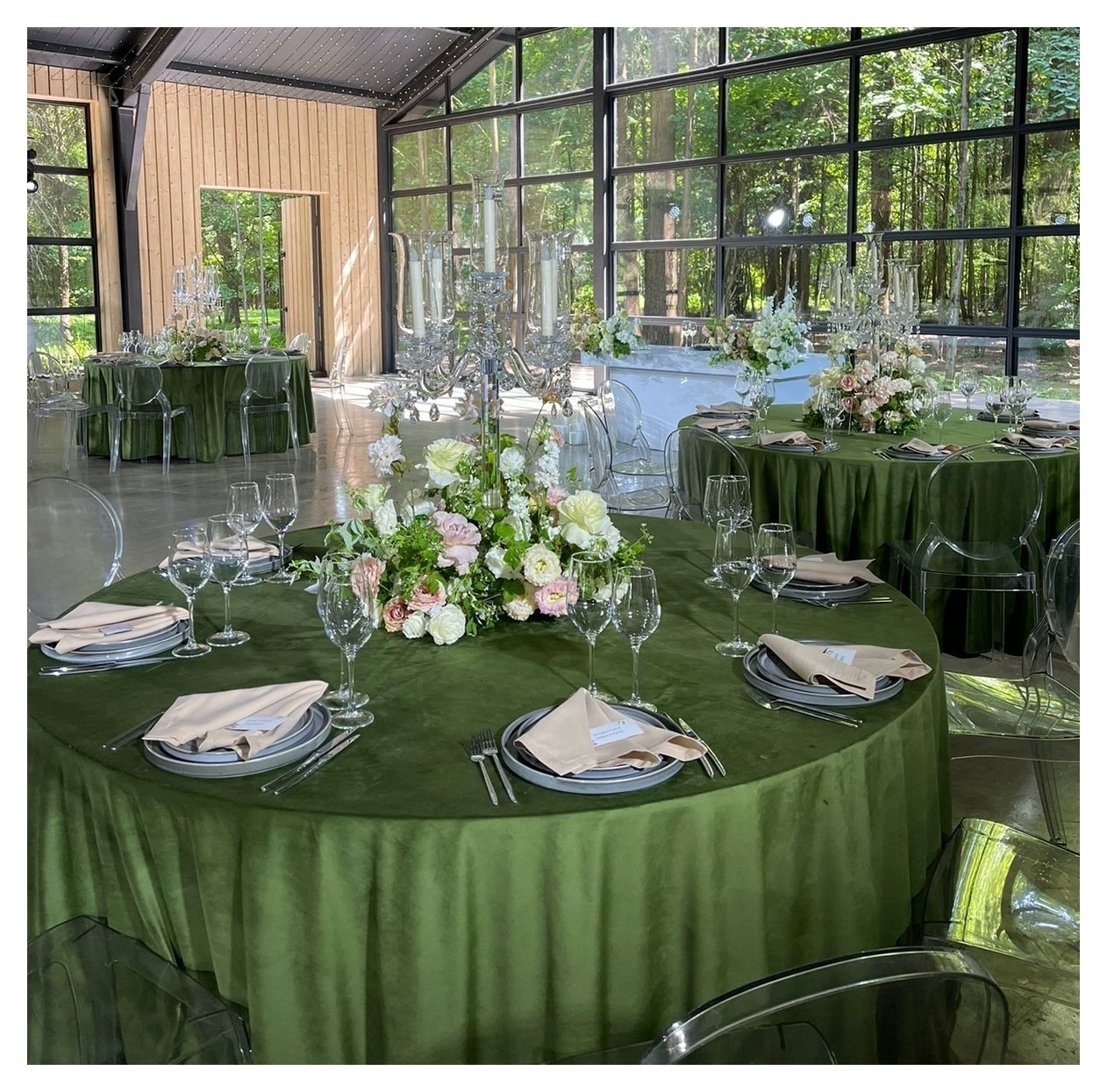 Runde Tischdecke aus Samt - Olivengrün